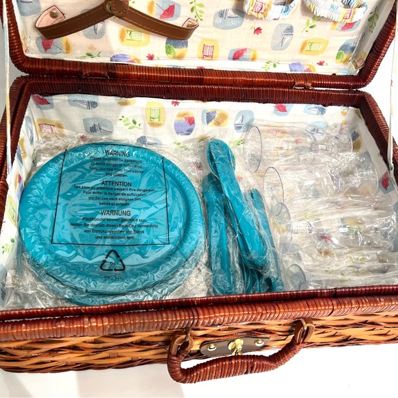 Vintage Linens and Things On the Beach Wicker Picnic Basket - Picture 16 of 16